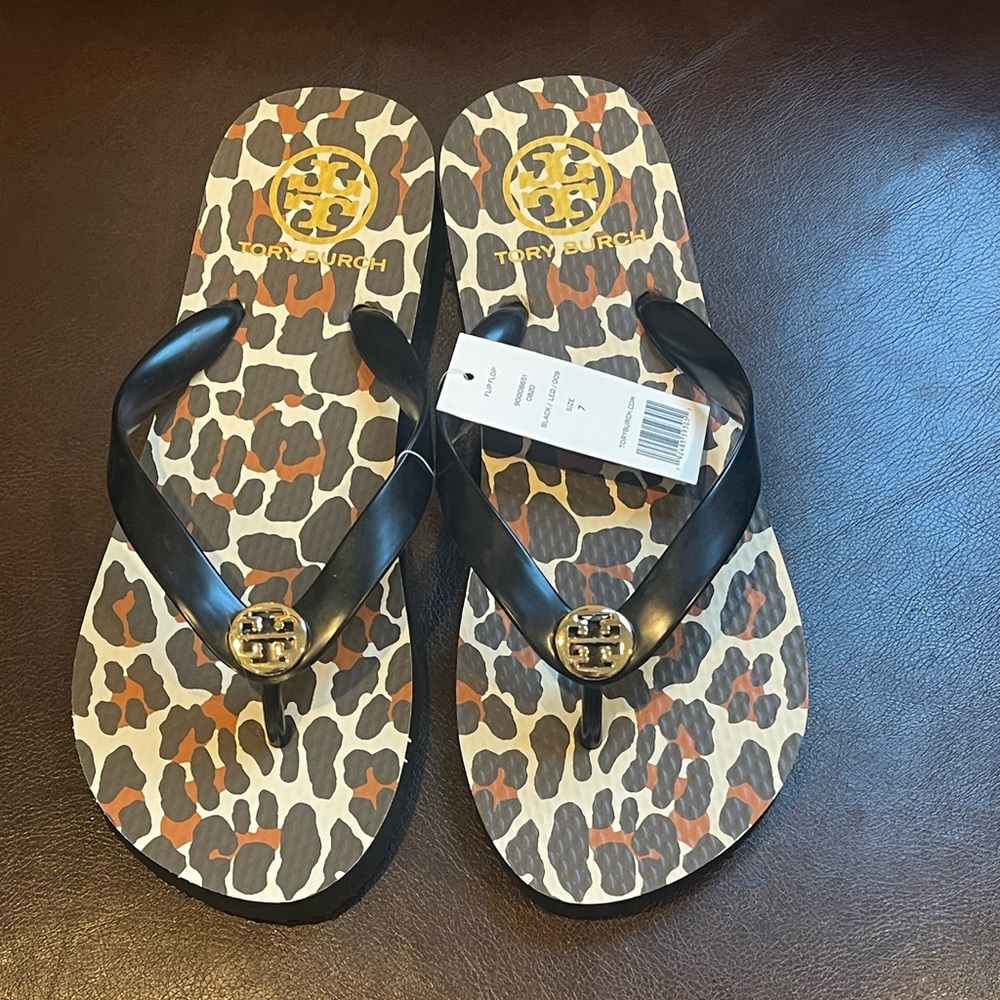 NWT Size 7 Tory Burch Black Leo thick Strap Flip Flops Giftable NEW